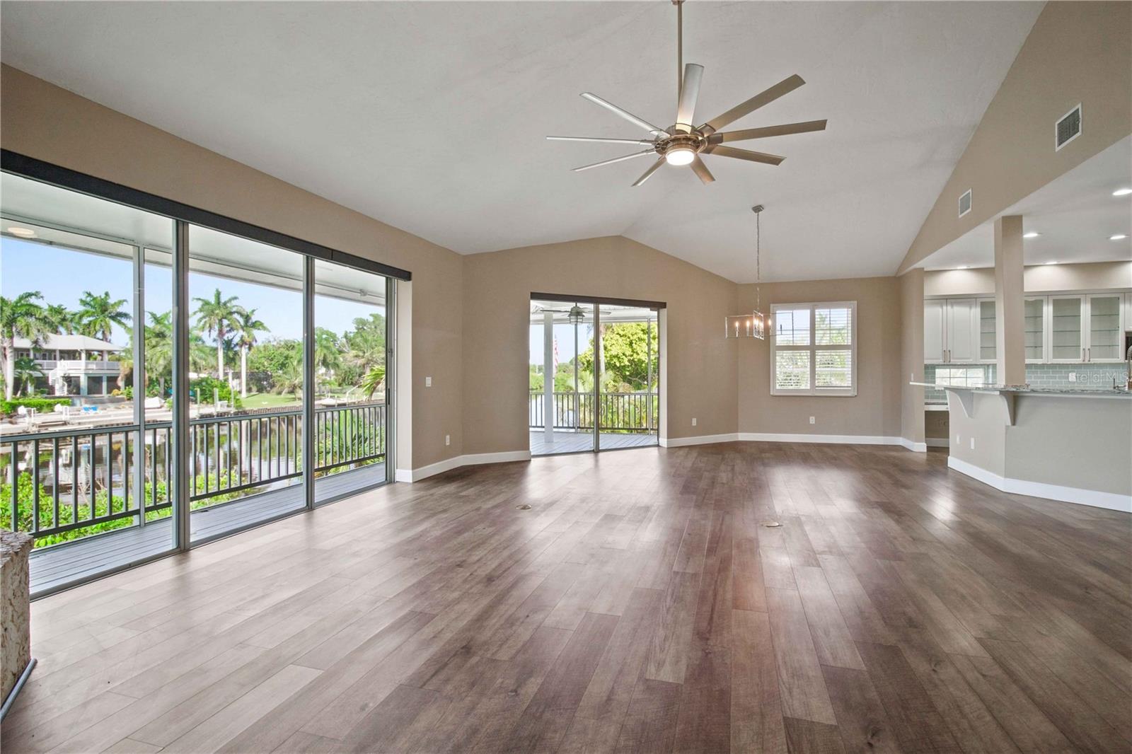 5544 DINAH LN — photo 4