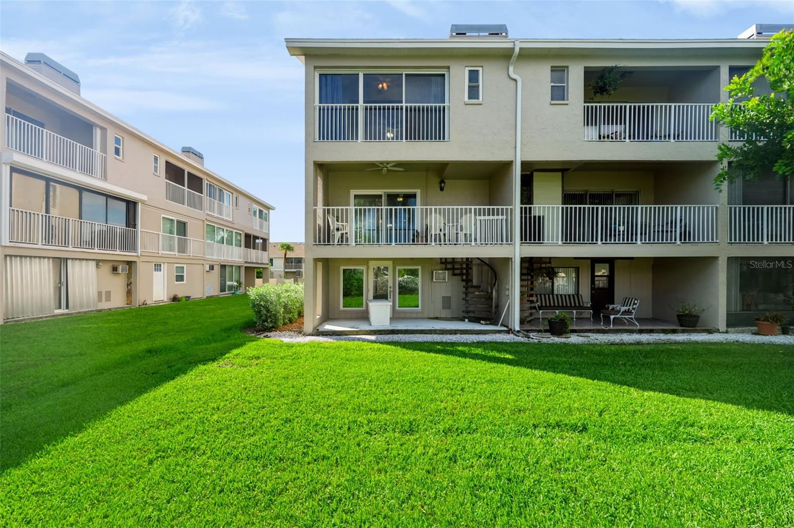 255 CAPRI CIR N #22 — photo 3