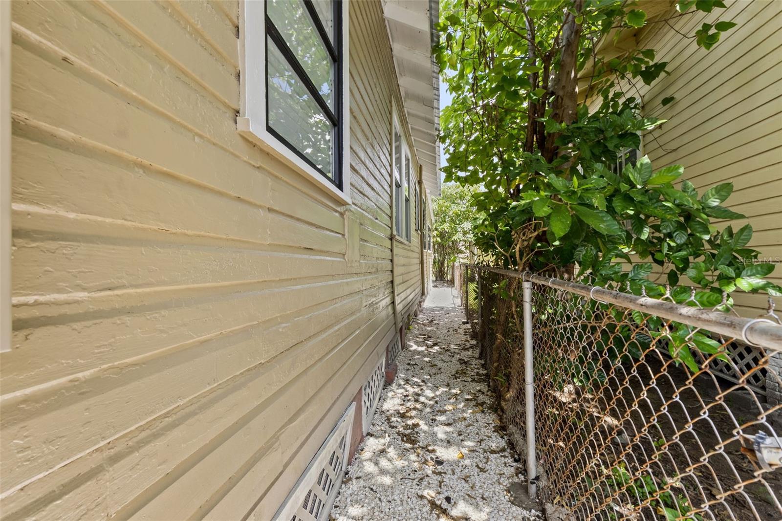 1310 E 15TH AVE — photo 40