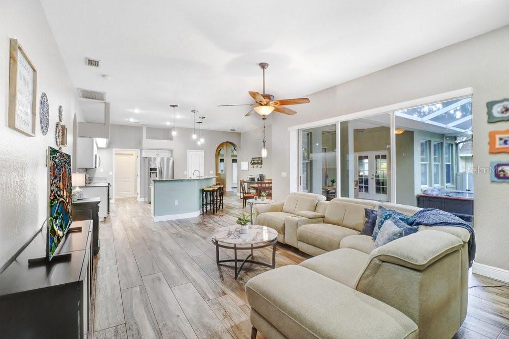 2203 VALRICO FOREST DR — photo 22