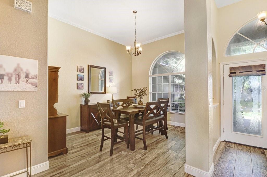 2203 VALRICO FOREST DR — photo 3