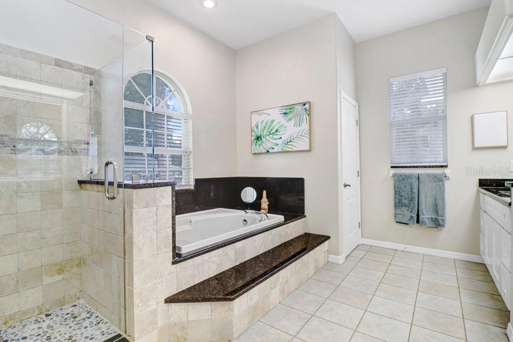 2203 VALRICO FOREST DR — photo 16