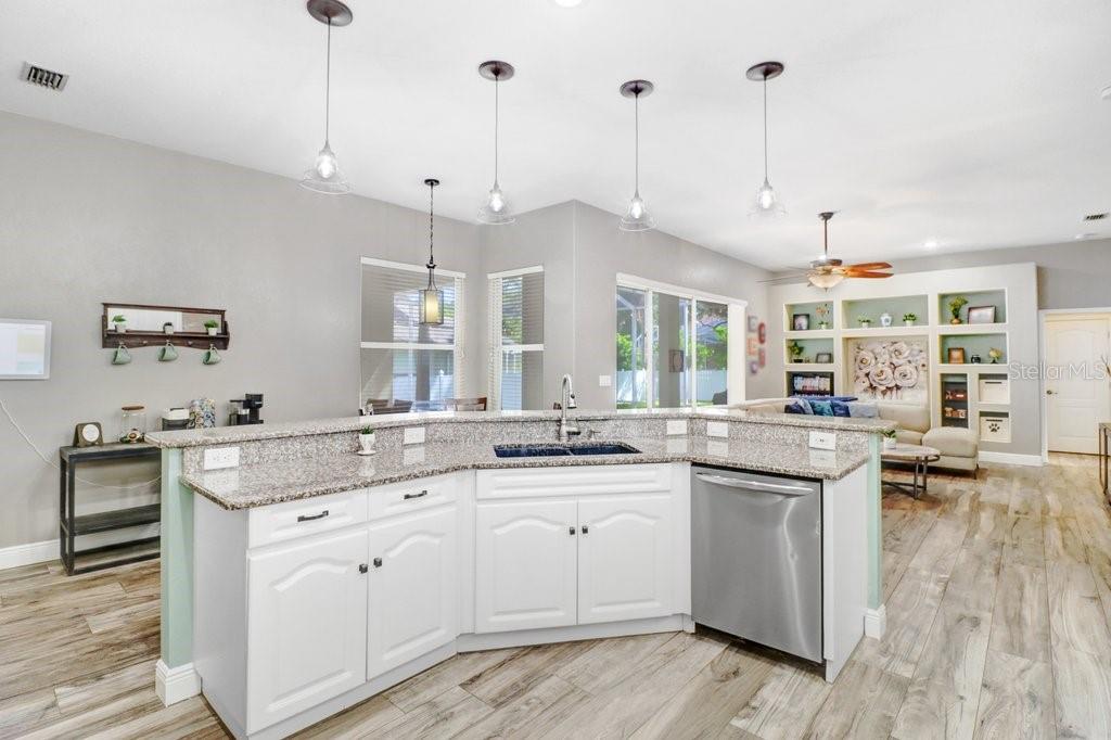 2203 VALRICO FOREST DR — photo 7