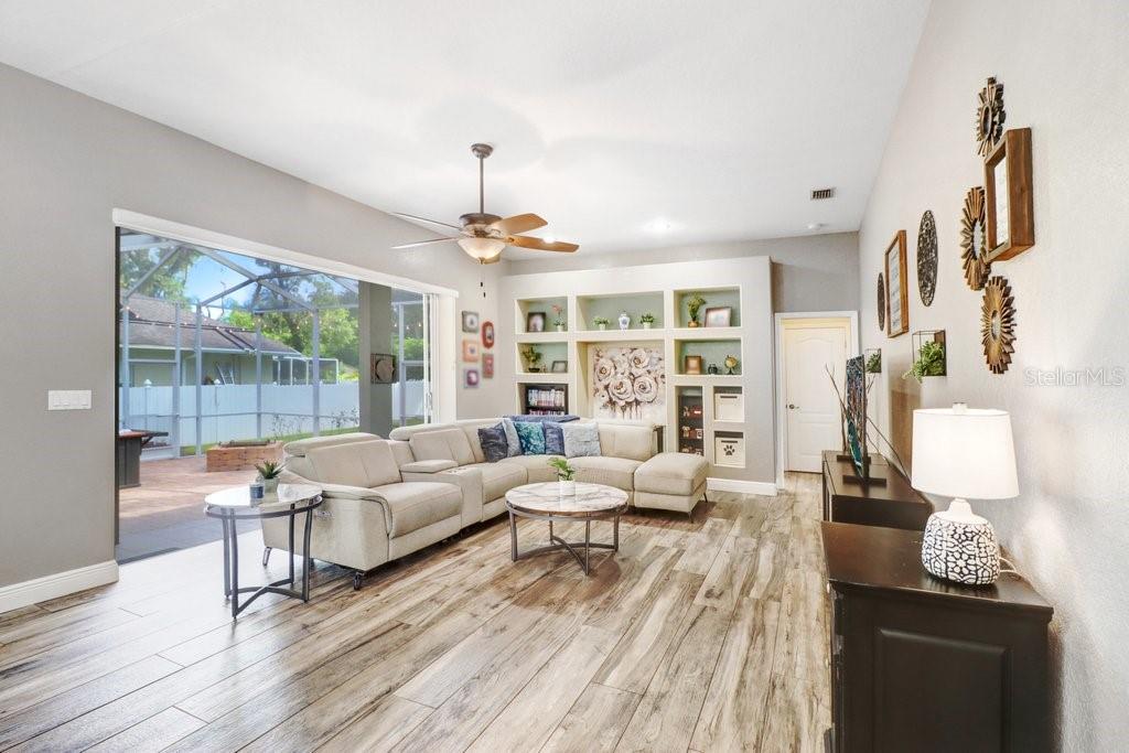2203 VALRICO FOREST DR — photo 4