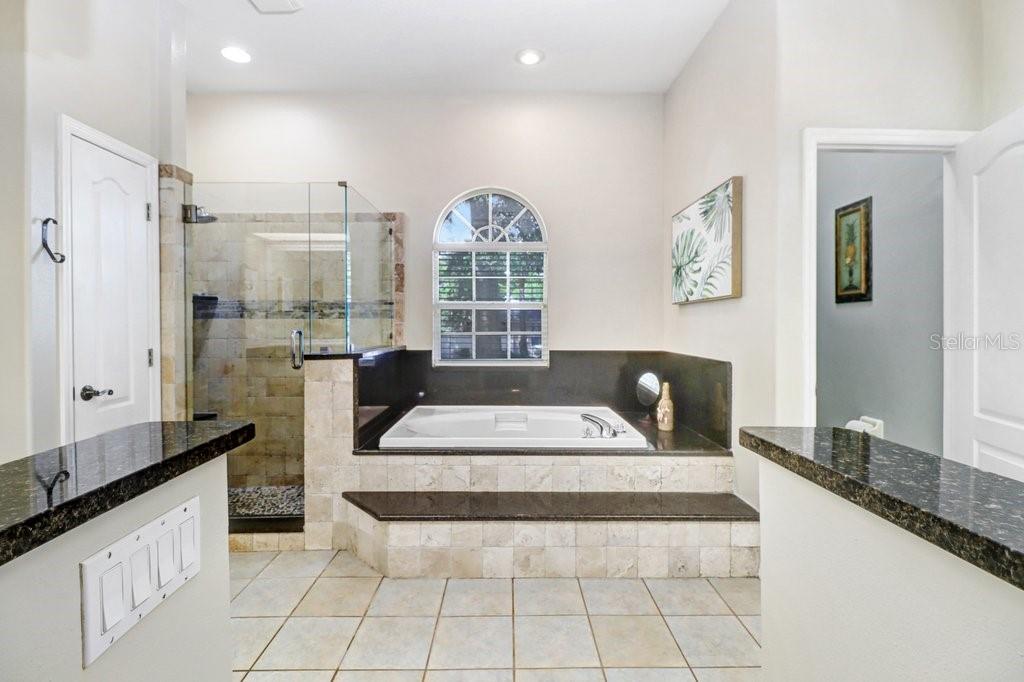 2203 VALRICO FOREST DR — photo 13