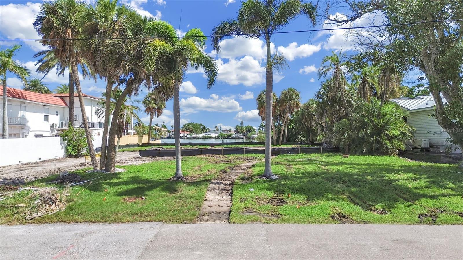 15601 REDINGTON DR — photo 25