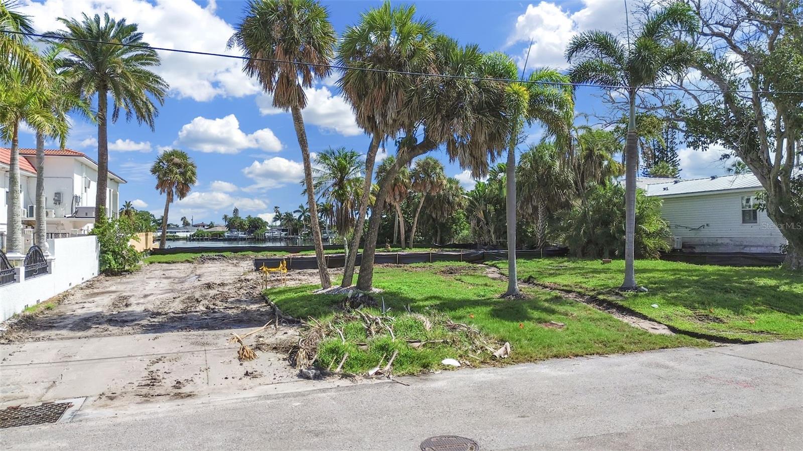15601 REDINGTON DR — photo 26