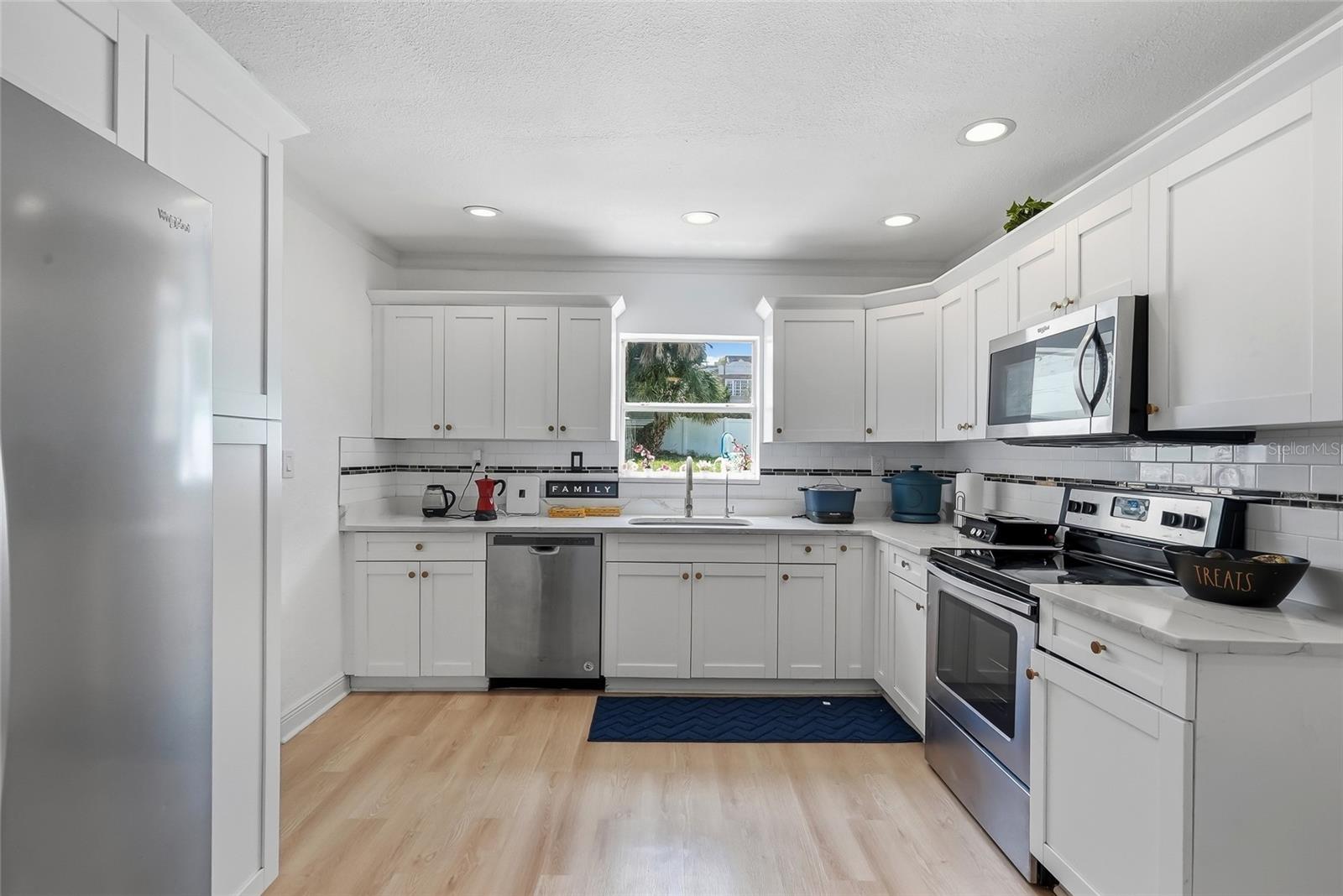701 E CRENSHAW ST — photo 17