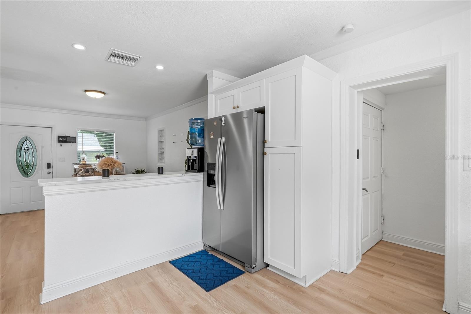 701 E CRENSHAW ST — photo 13