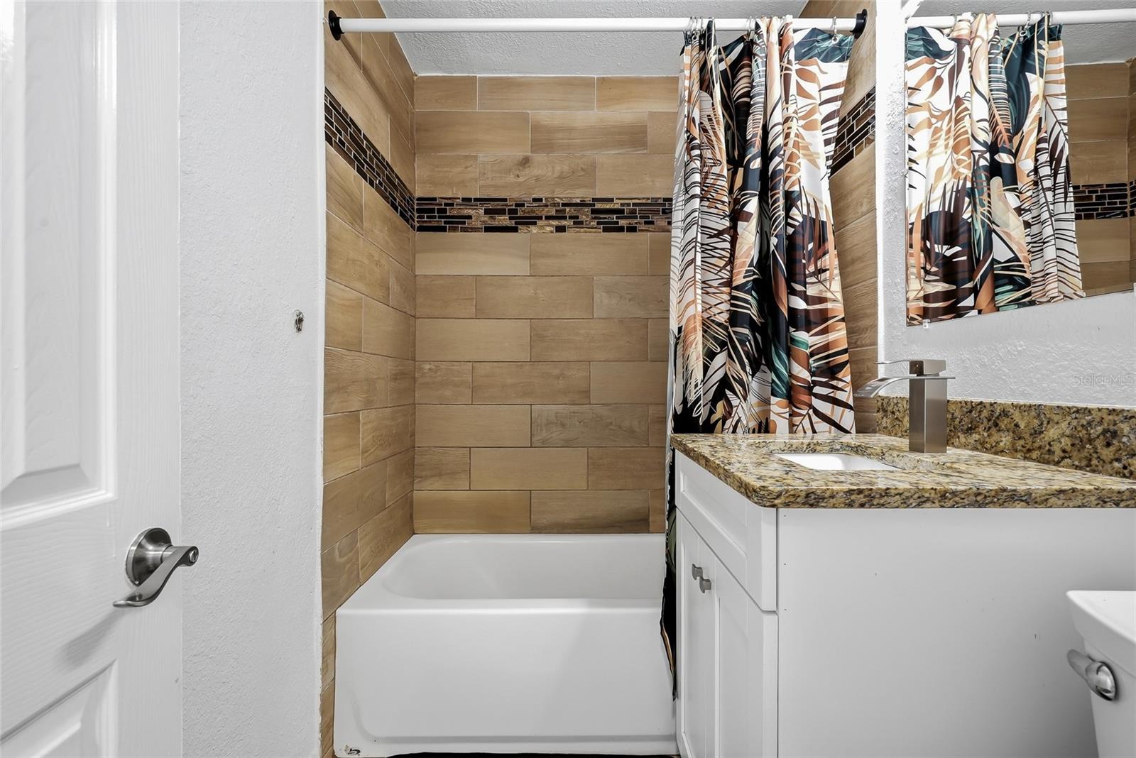 701 E CRENSHAW ST — photo 30