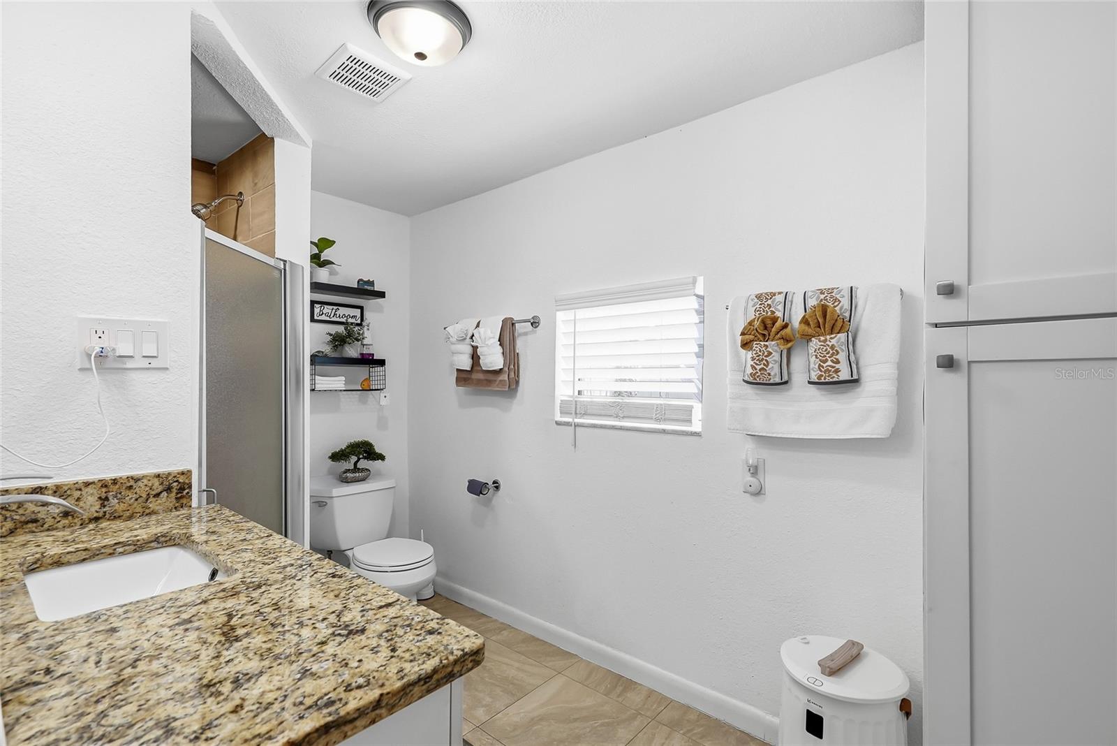 701 E CRENSHAW ST — photo 24