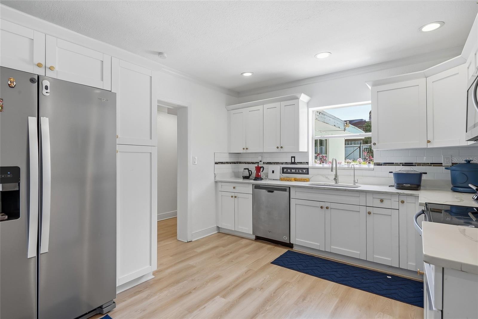 701 E CRENSHAW ST — photo 12
