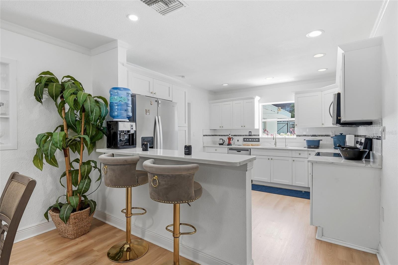 701 E CRENSHAW ST — photo 11