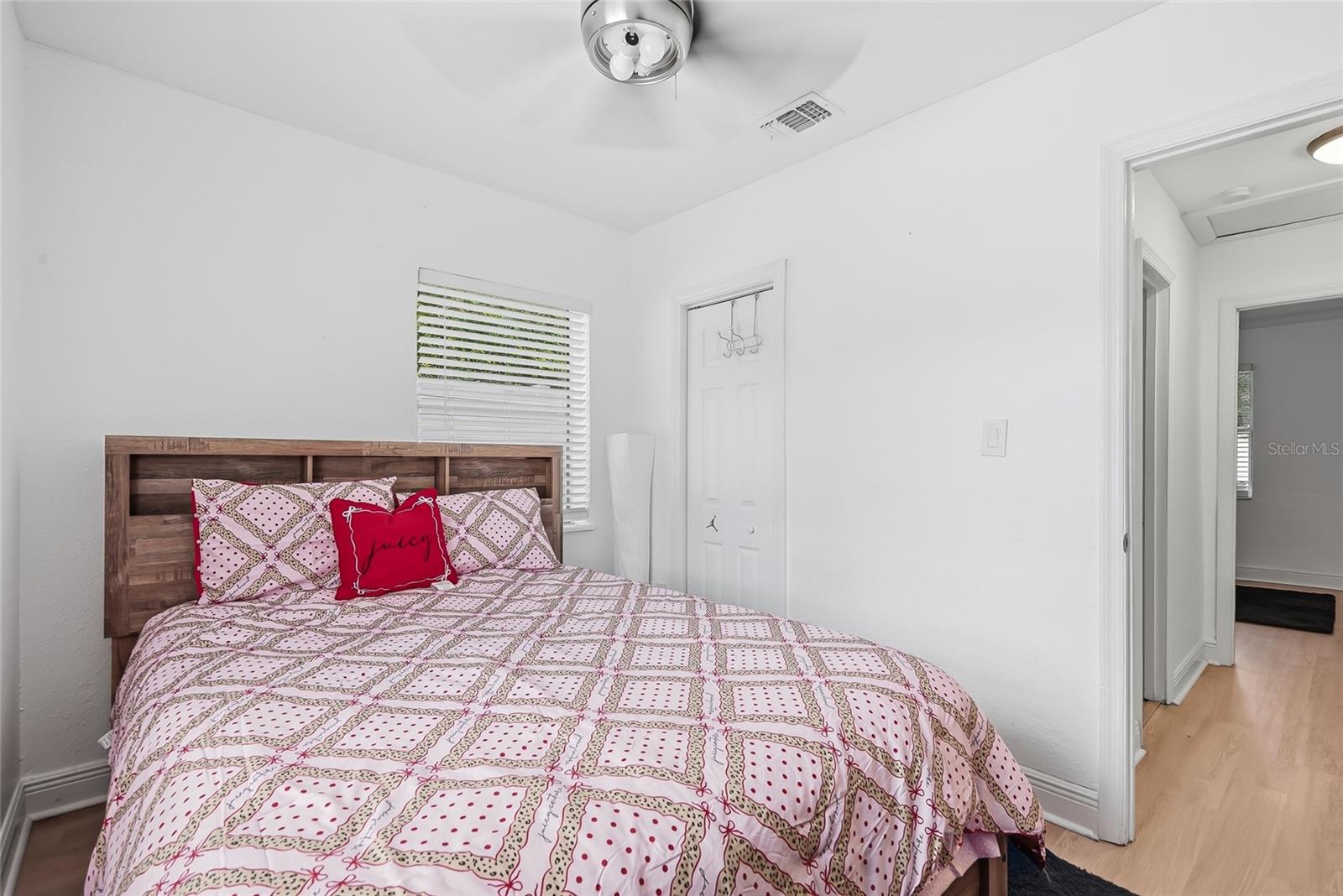 701 E CRENSHAW ST — photo 32