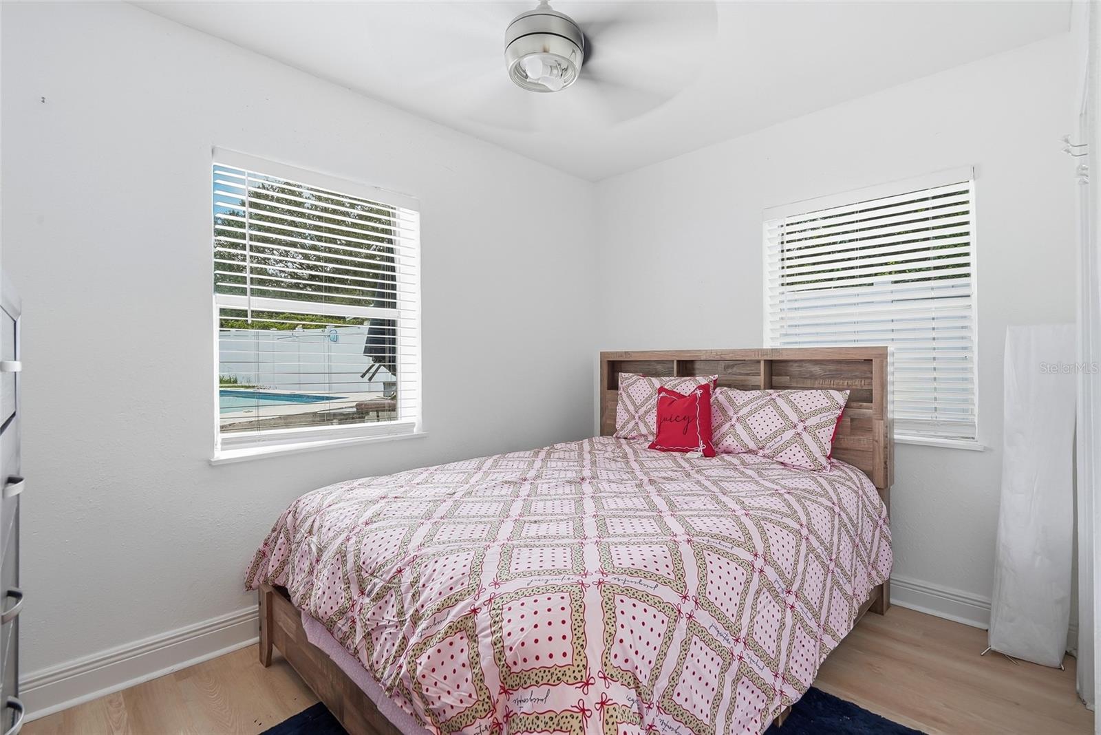 701 E CRENSHAW ST — photo 31