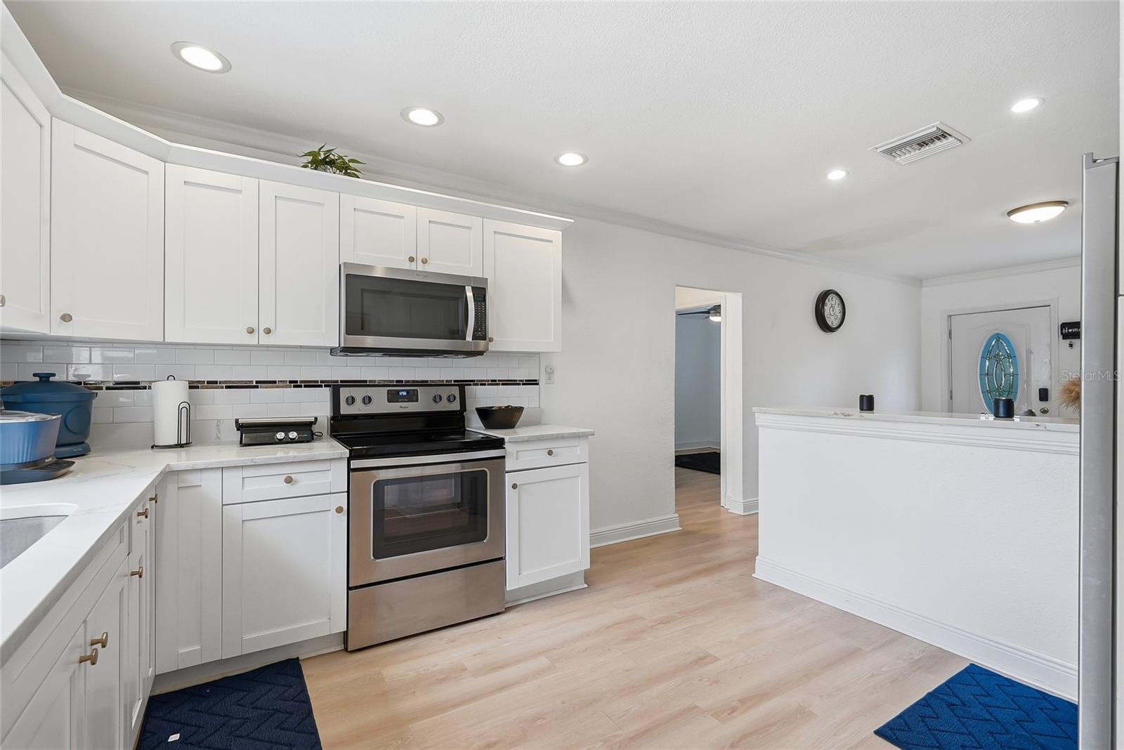 701 E CRENSHAW ST — photo 14