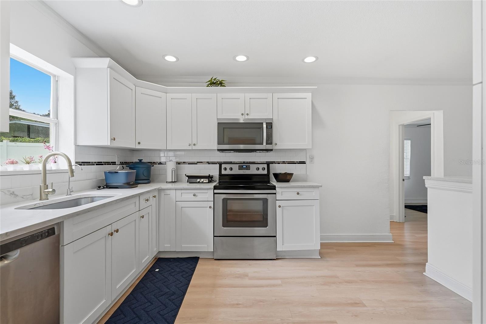 701 E CRENSHAW ST — photo 15