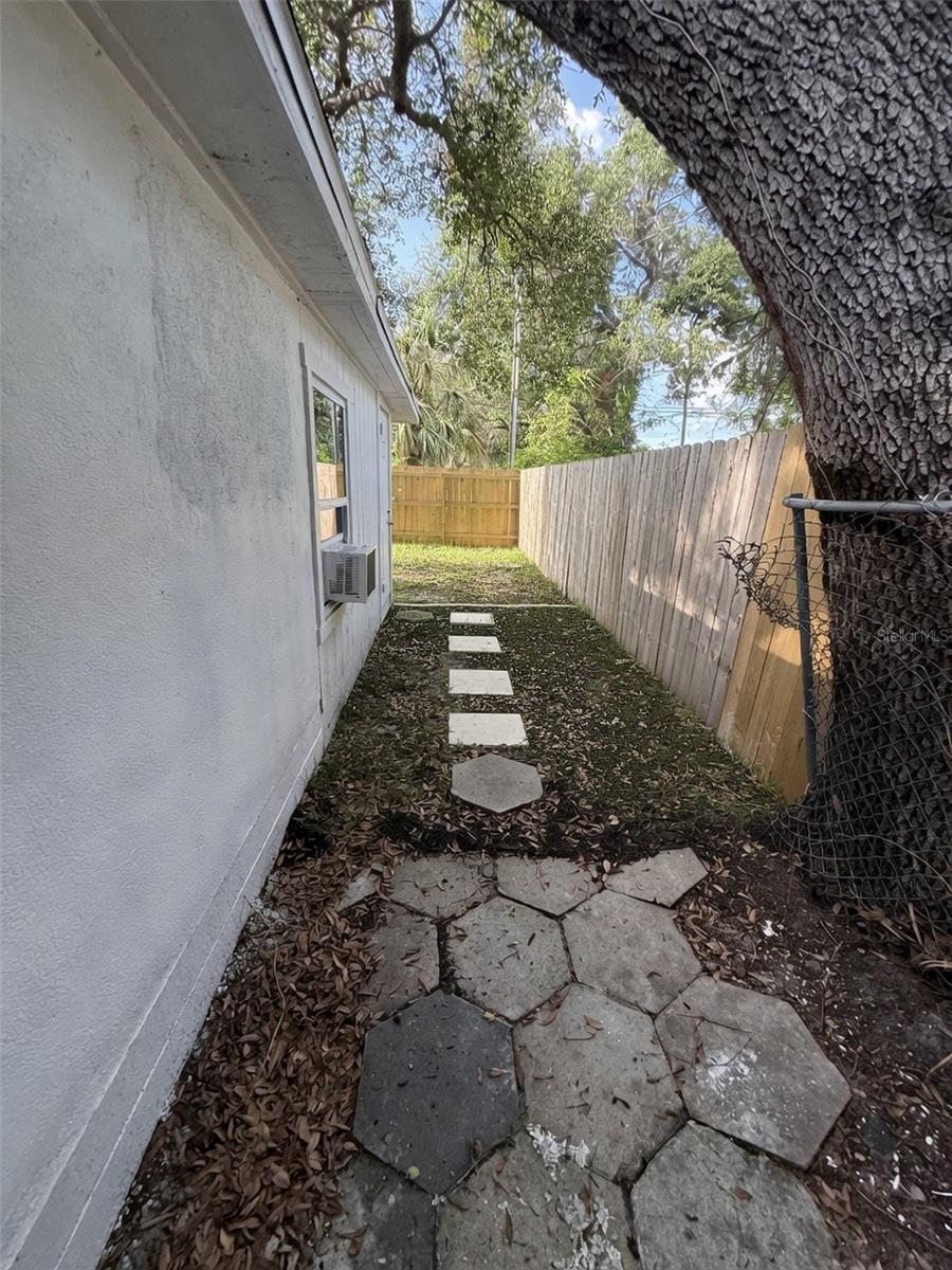 935 17TH AVE S — photo 12