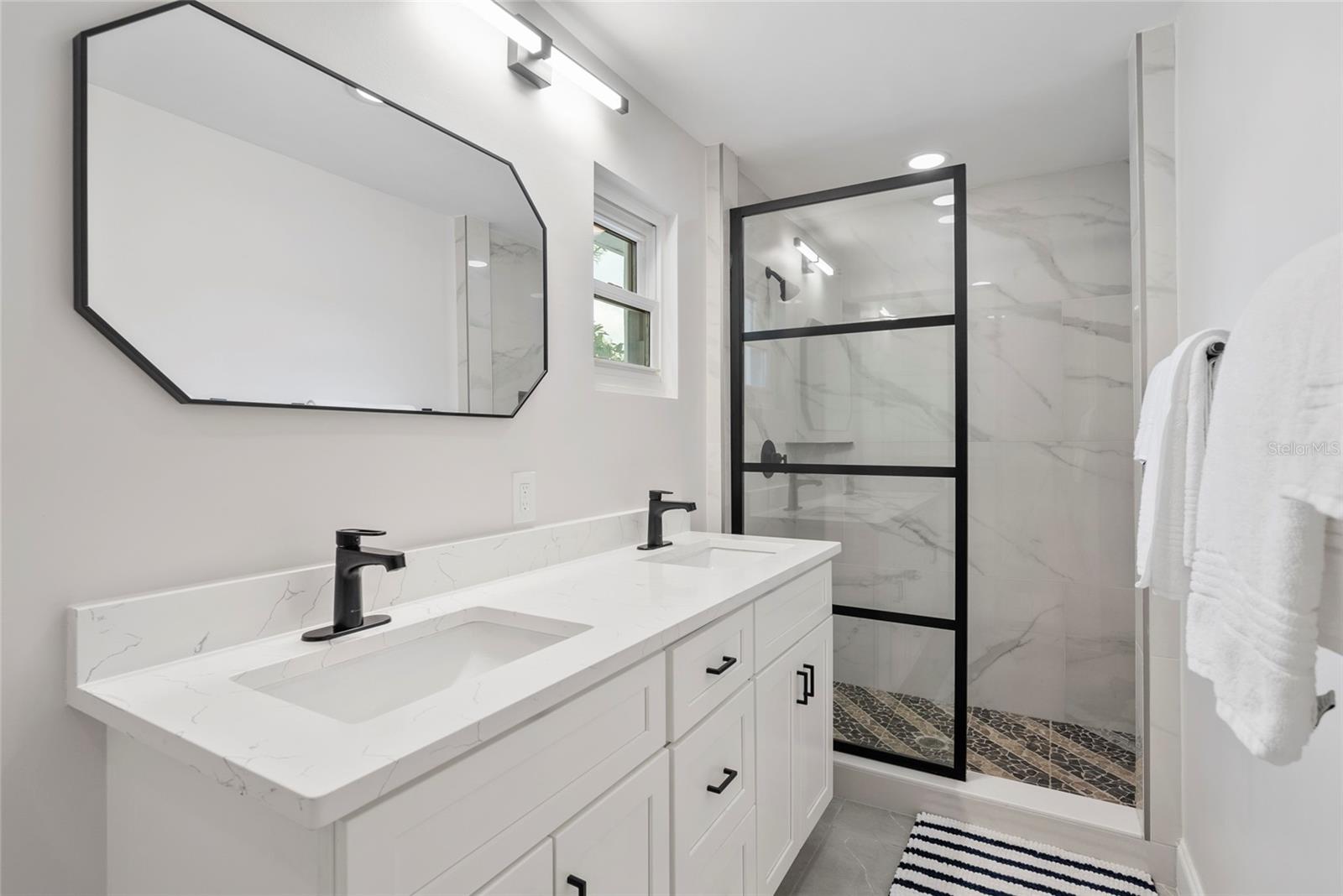 227 HOWARD DR — photo 22