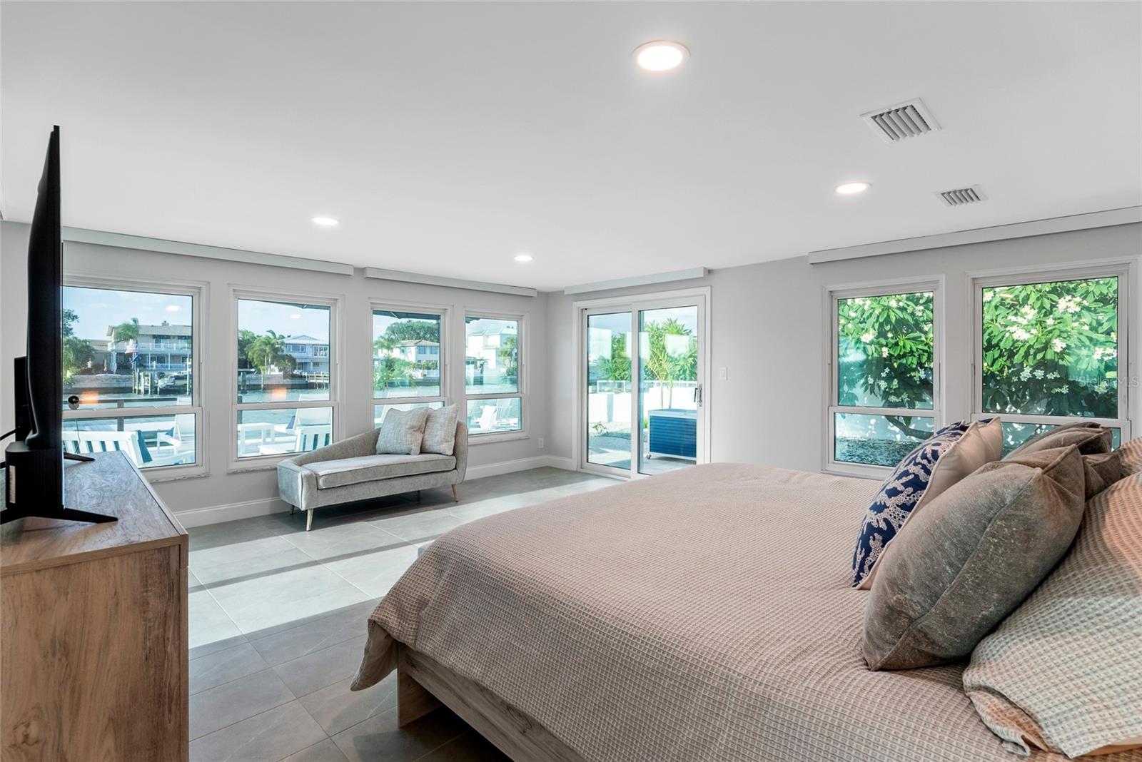 227 HOWARD DR — photo 17