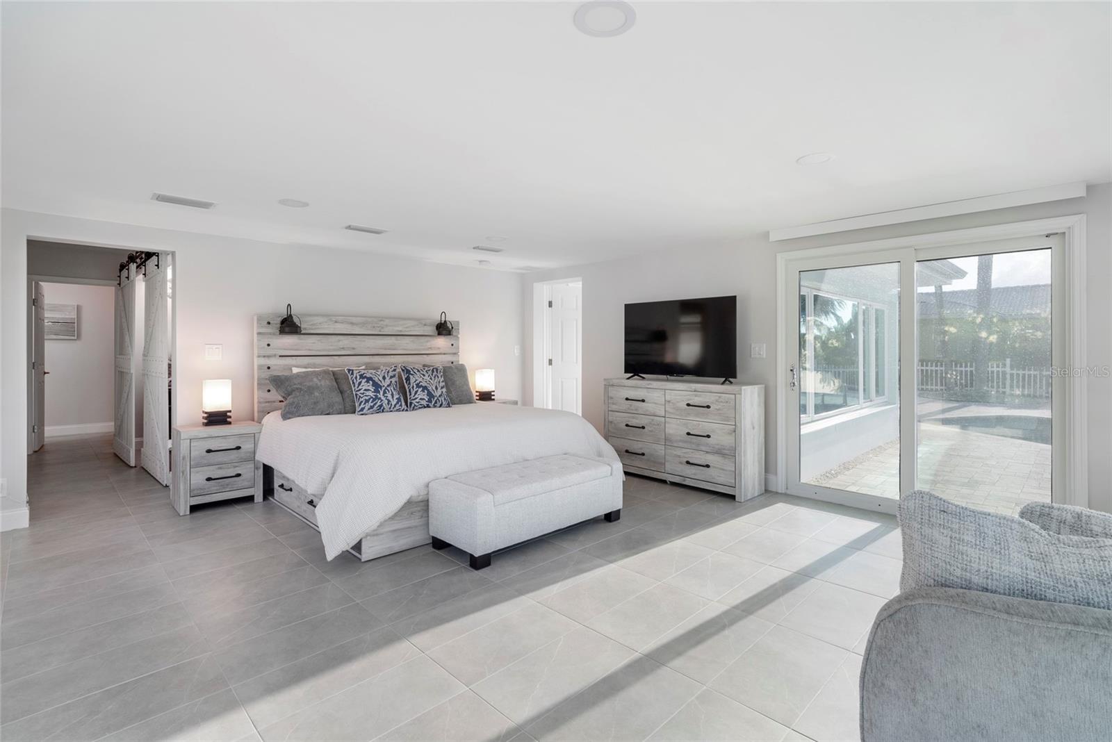 227 HOWARD DR — photo 15