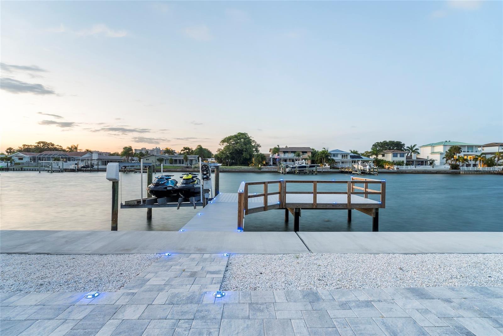 227 HOWARD DR — photo 43