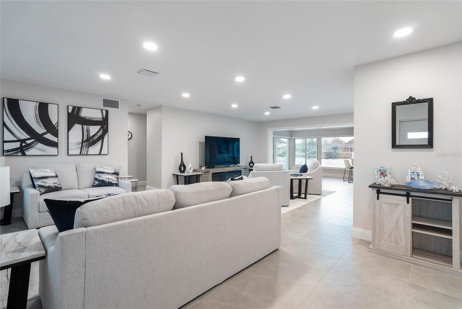 227 HOWARD DR — photo 5