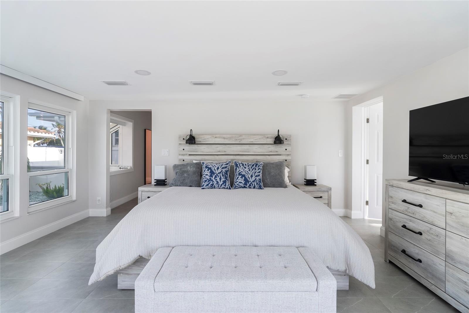 227 HOWARD DR — photo 16