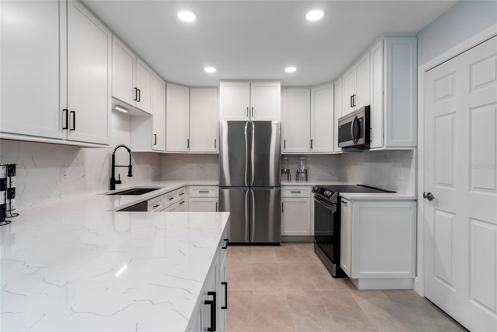 227 HOWARD DR — photo 11
