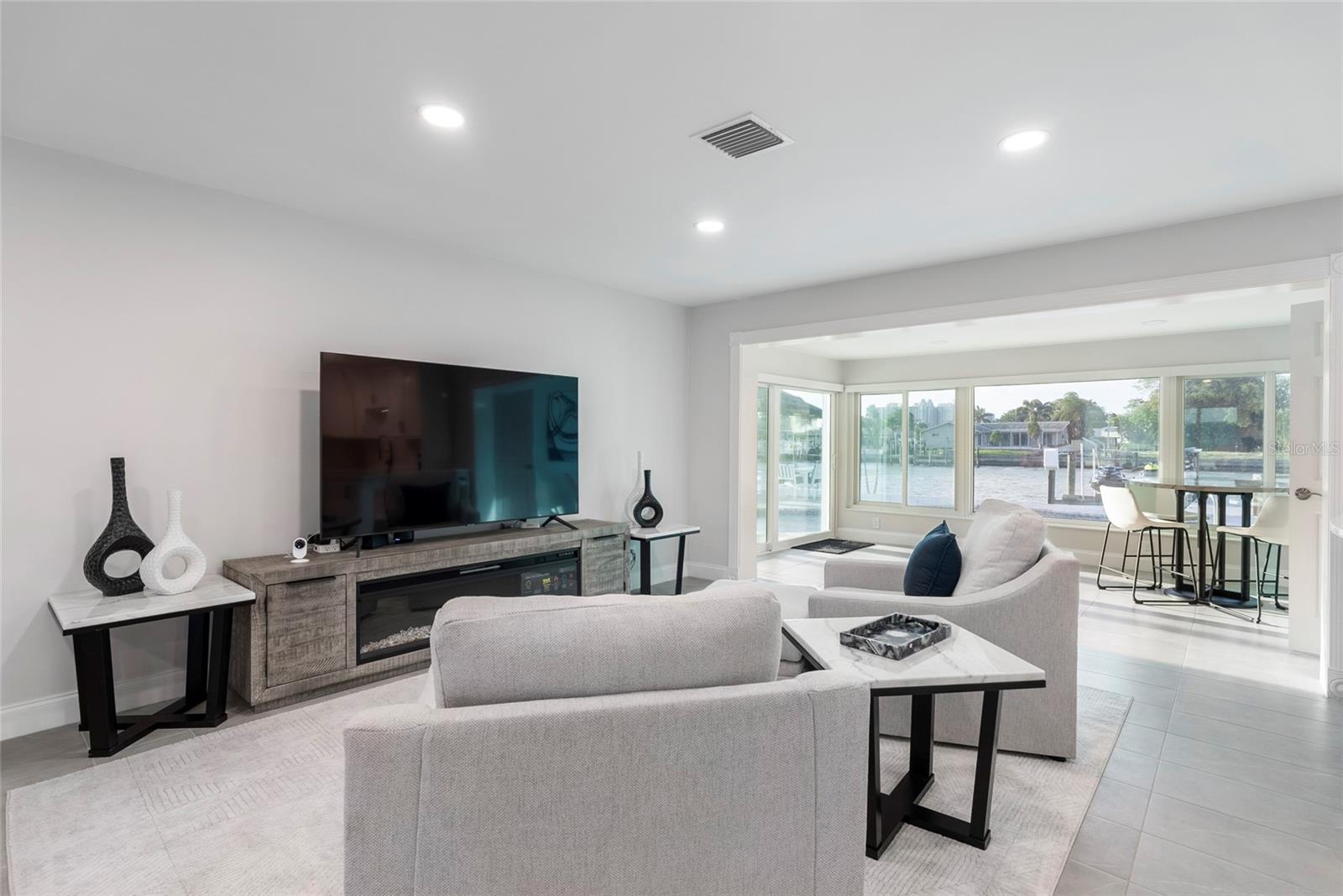 227 HOWARD DR — photo 8