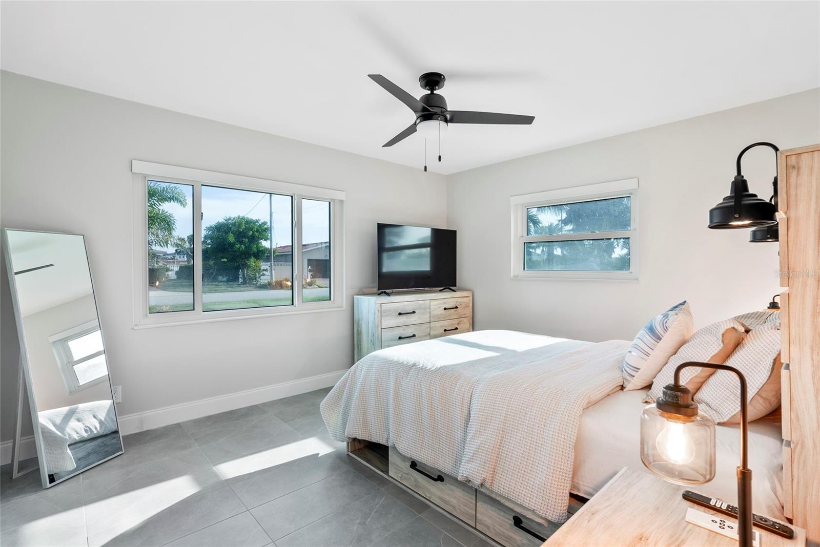 227 HOWARD DR — photo 23