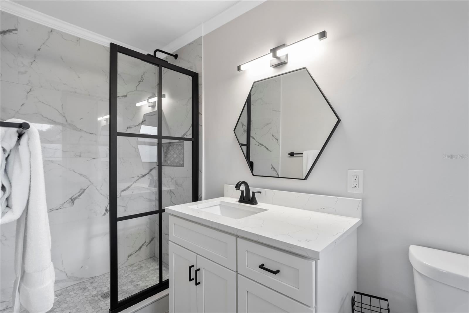 227 HOWARD DR — photo 28