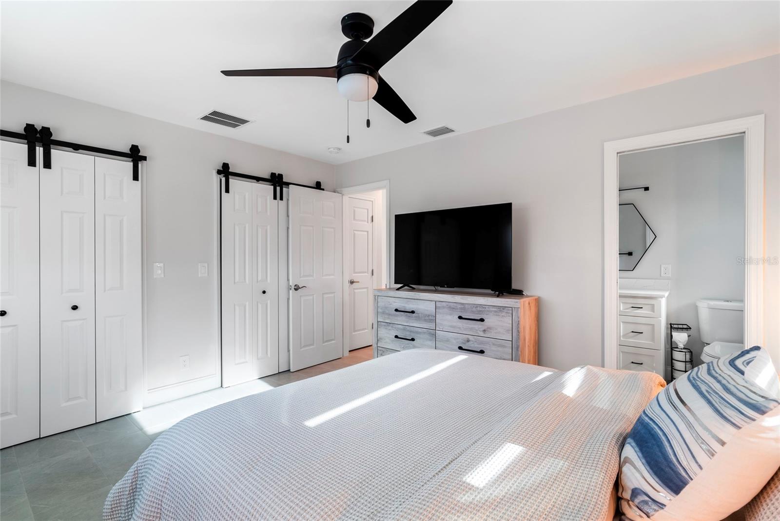 227 HOWARD DR — photo 26