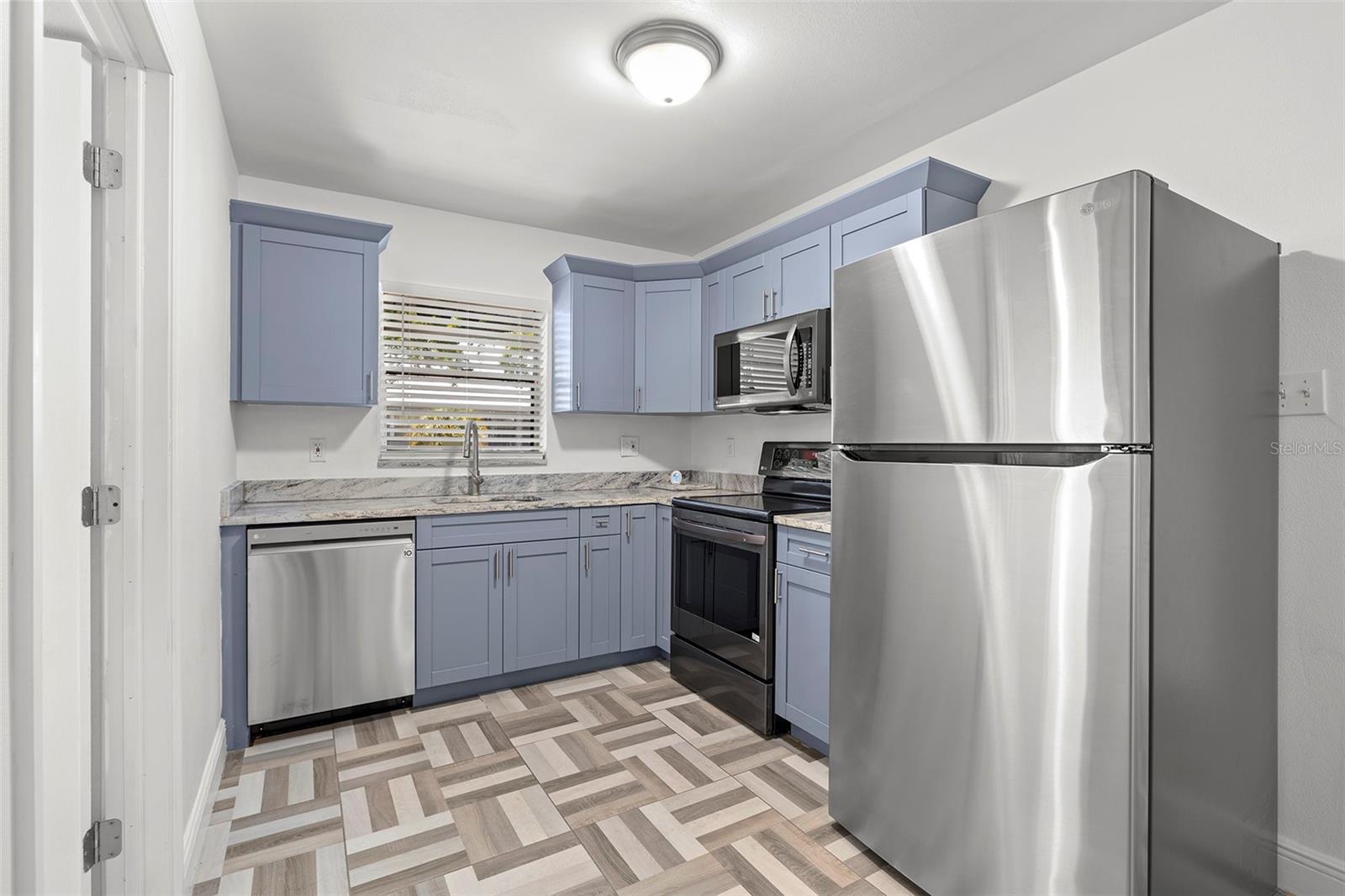 2539 W UNION ST — photo 14