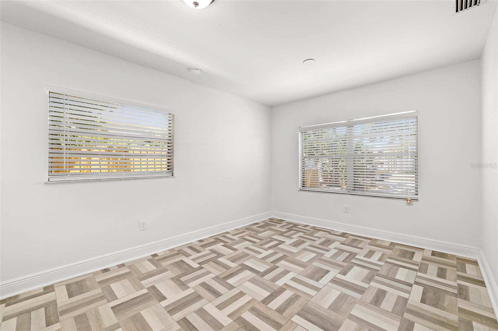 2539 W UNION ST — photo 15