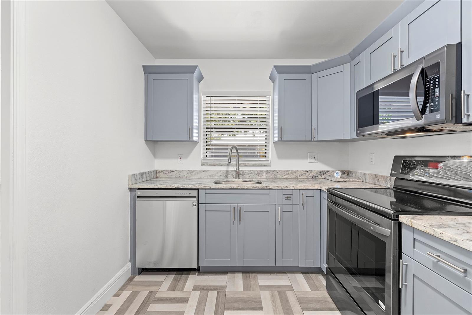 2539 W UNION ST — photo 13