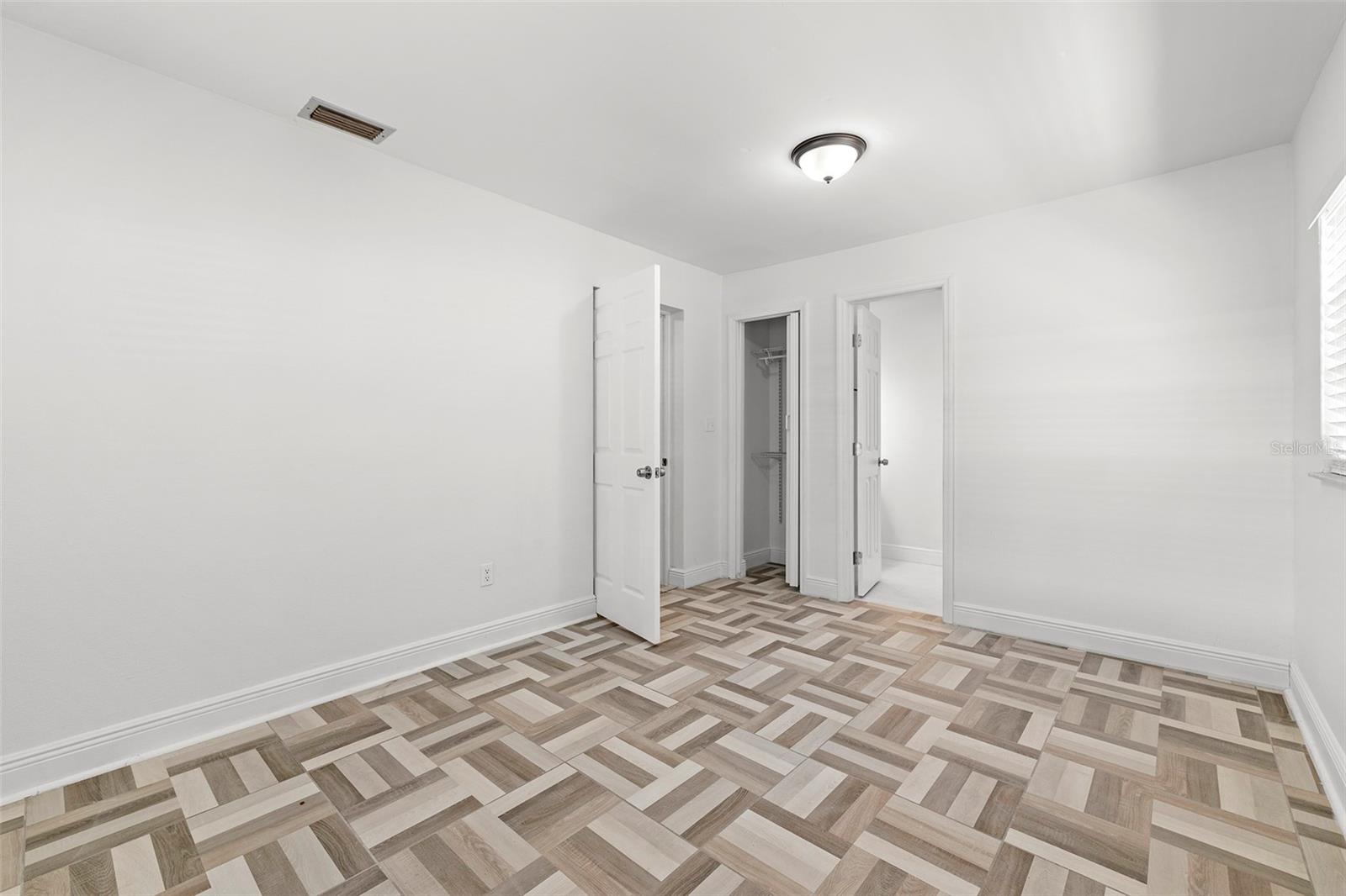 2539 W UNION ST — photo 16
