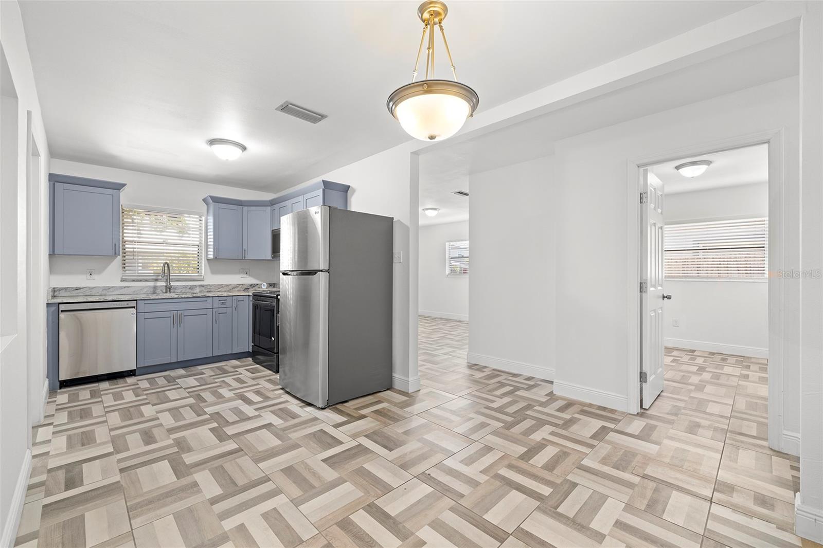 2539 W UNION ST — photo 12