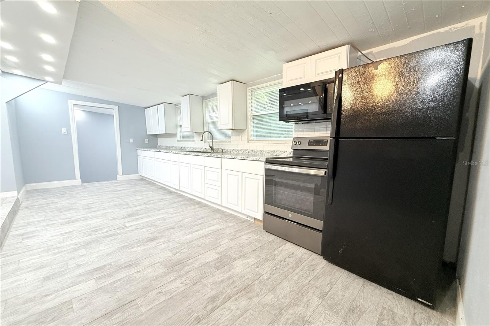 6934 AZLEE AVE — photo 16