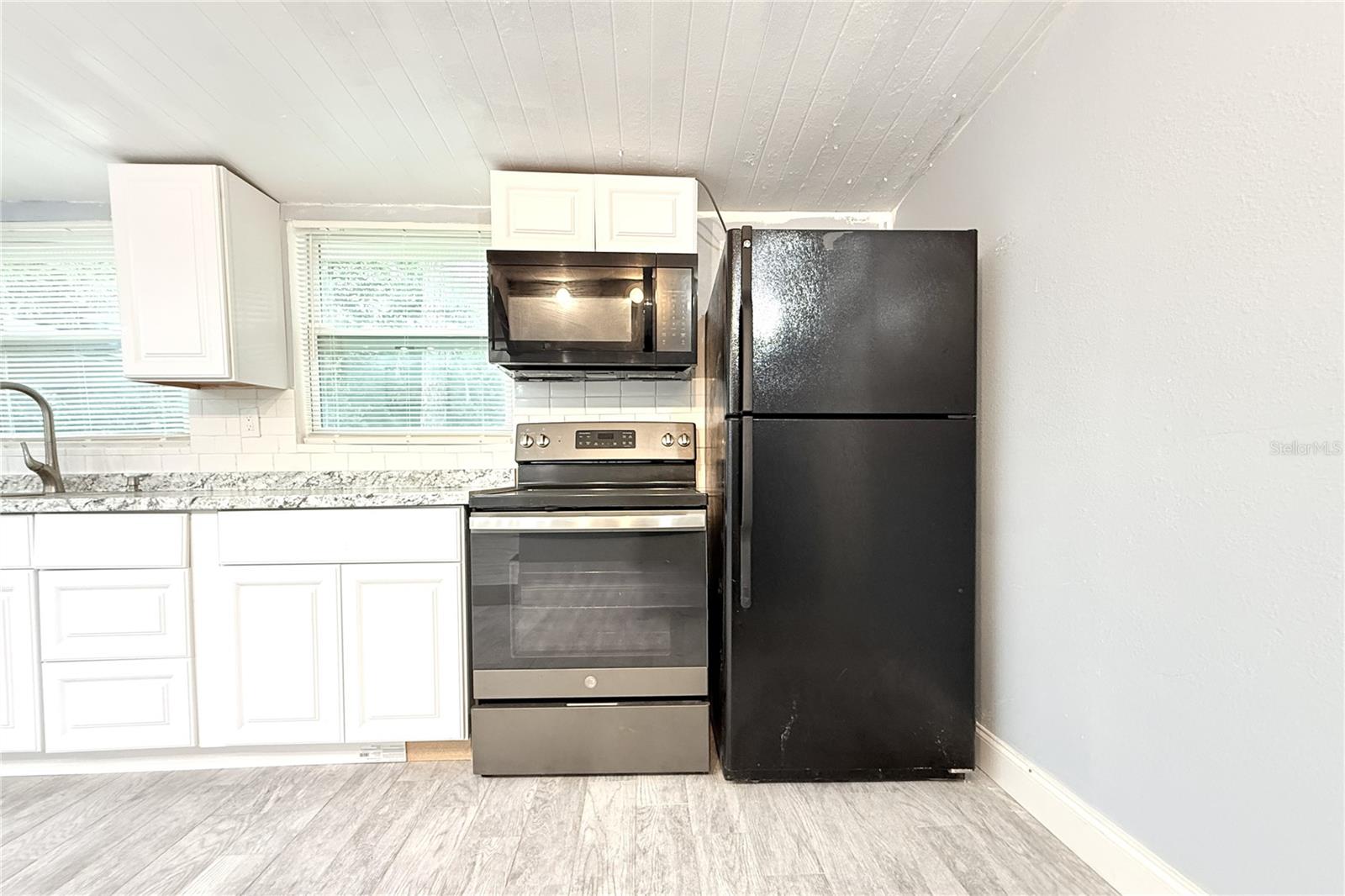 6934 AZLEE AVE — photo 15