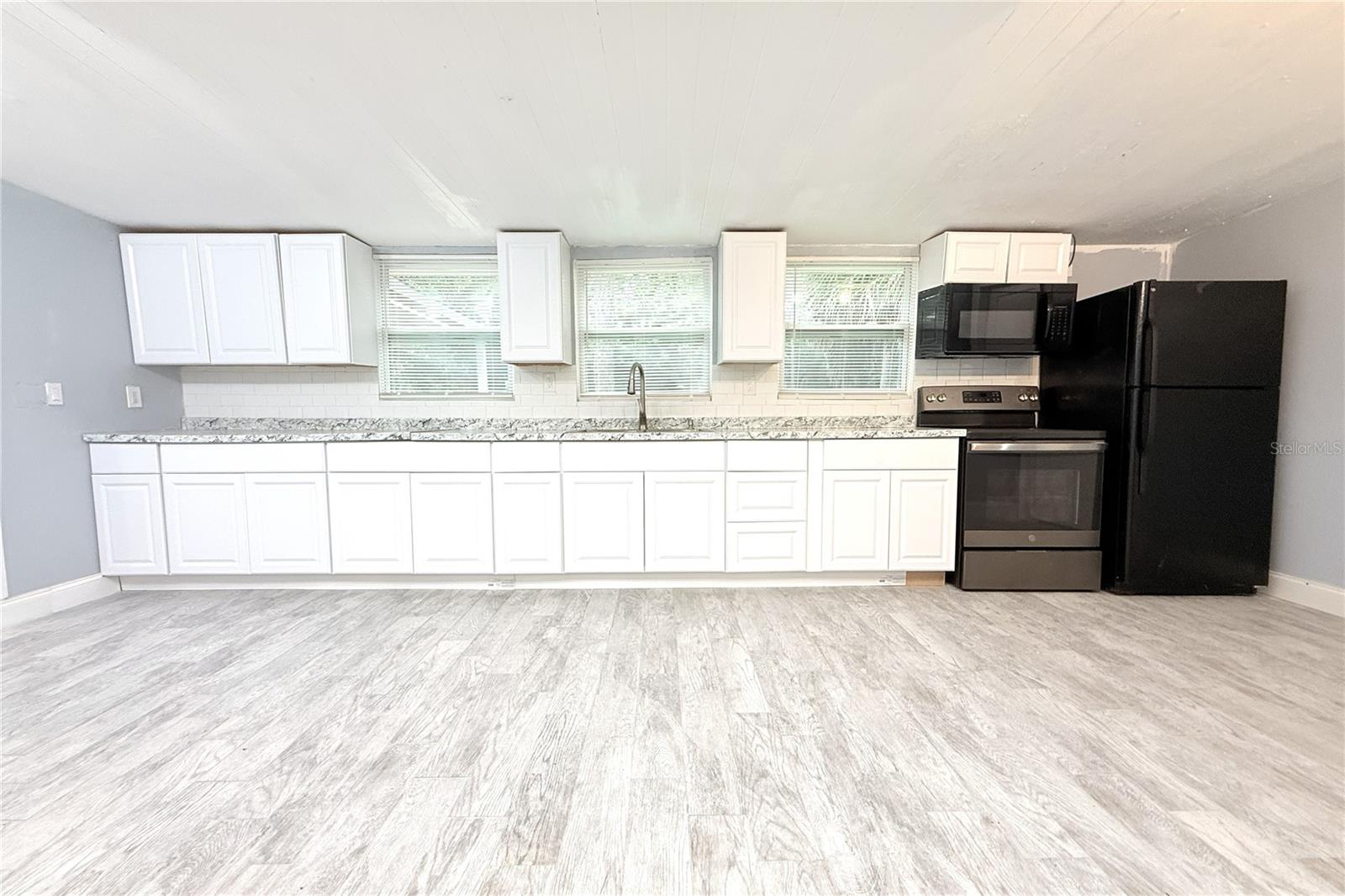 6934 AZLEE AVE — photo 13