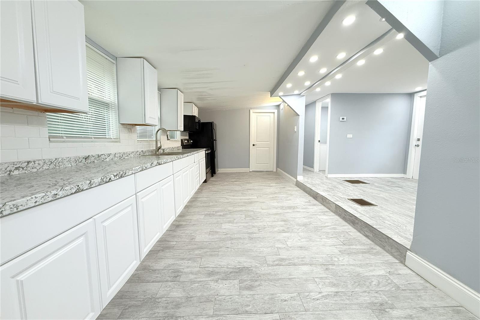 6934 AZLEE AVE — photo 11