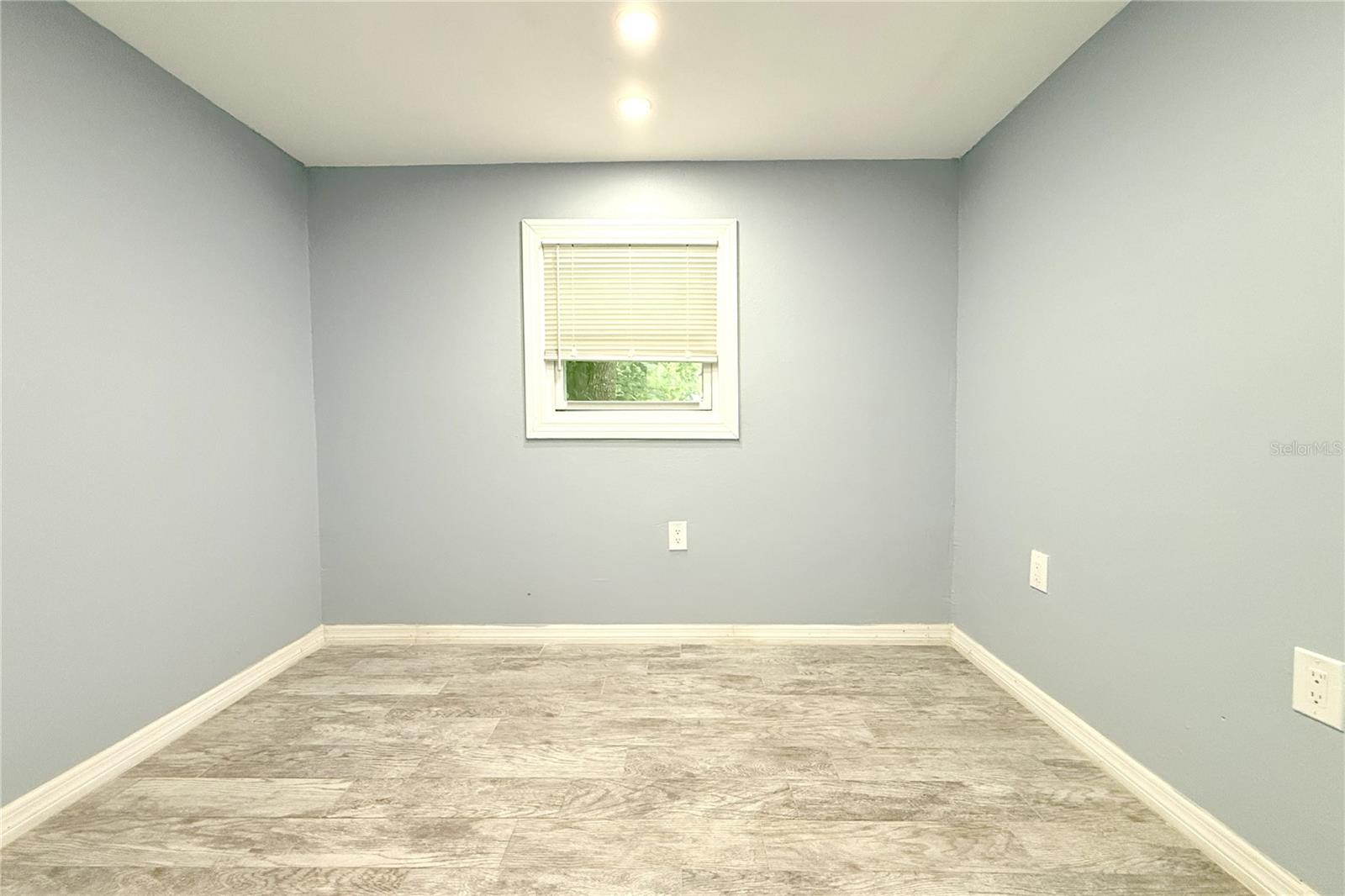 6934 AZLEE AVE — photo 32