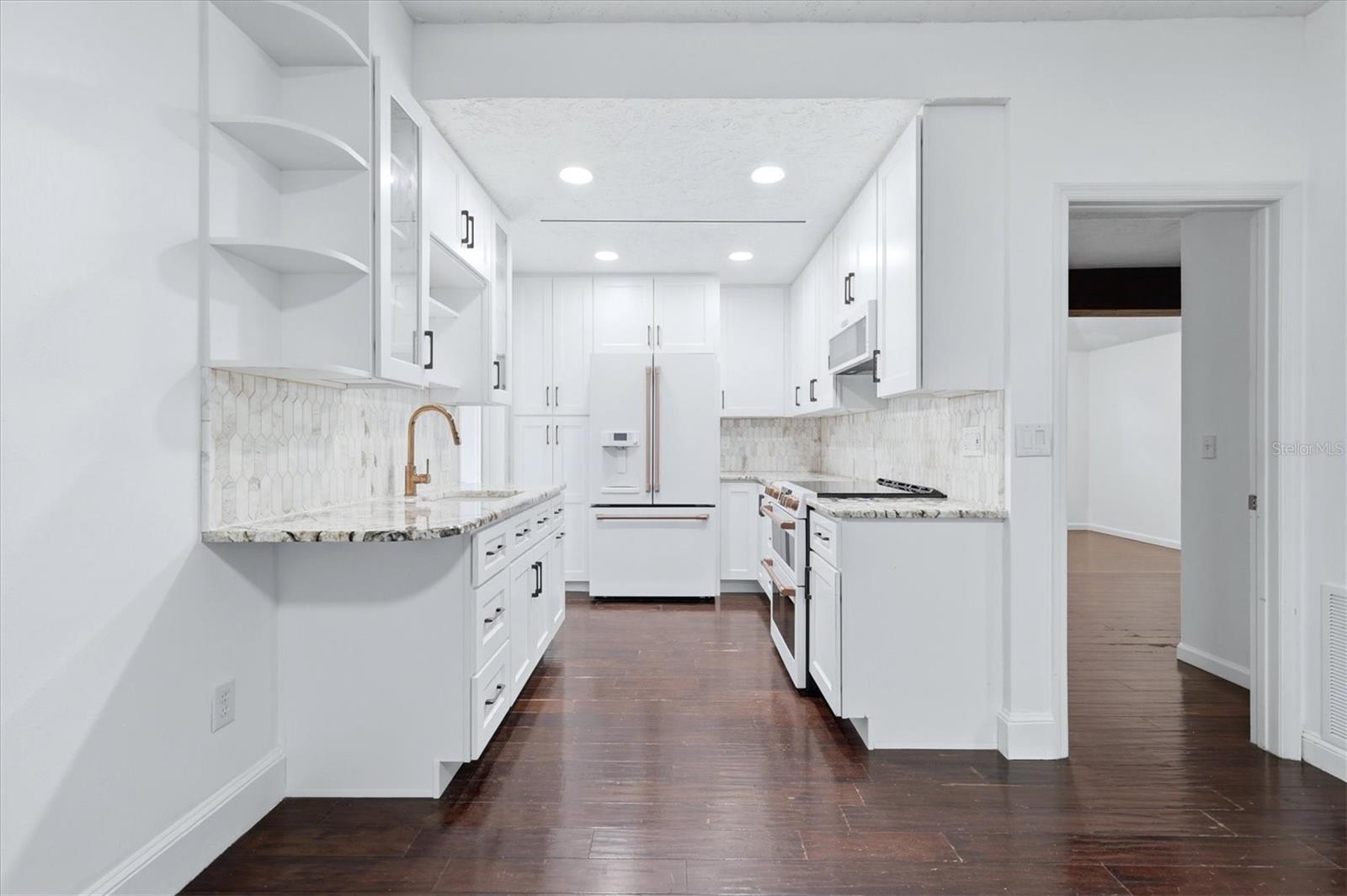 2520 HUNTINGTON AVE — photo 3