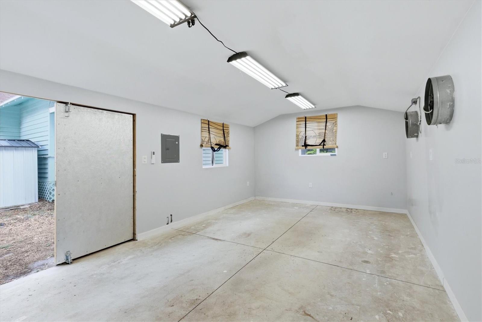 2520 HUNTINGTON AVE — photo 25