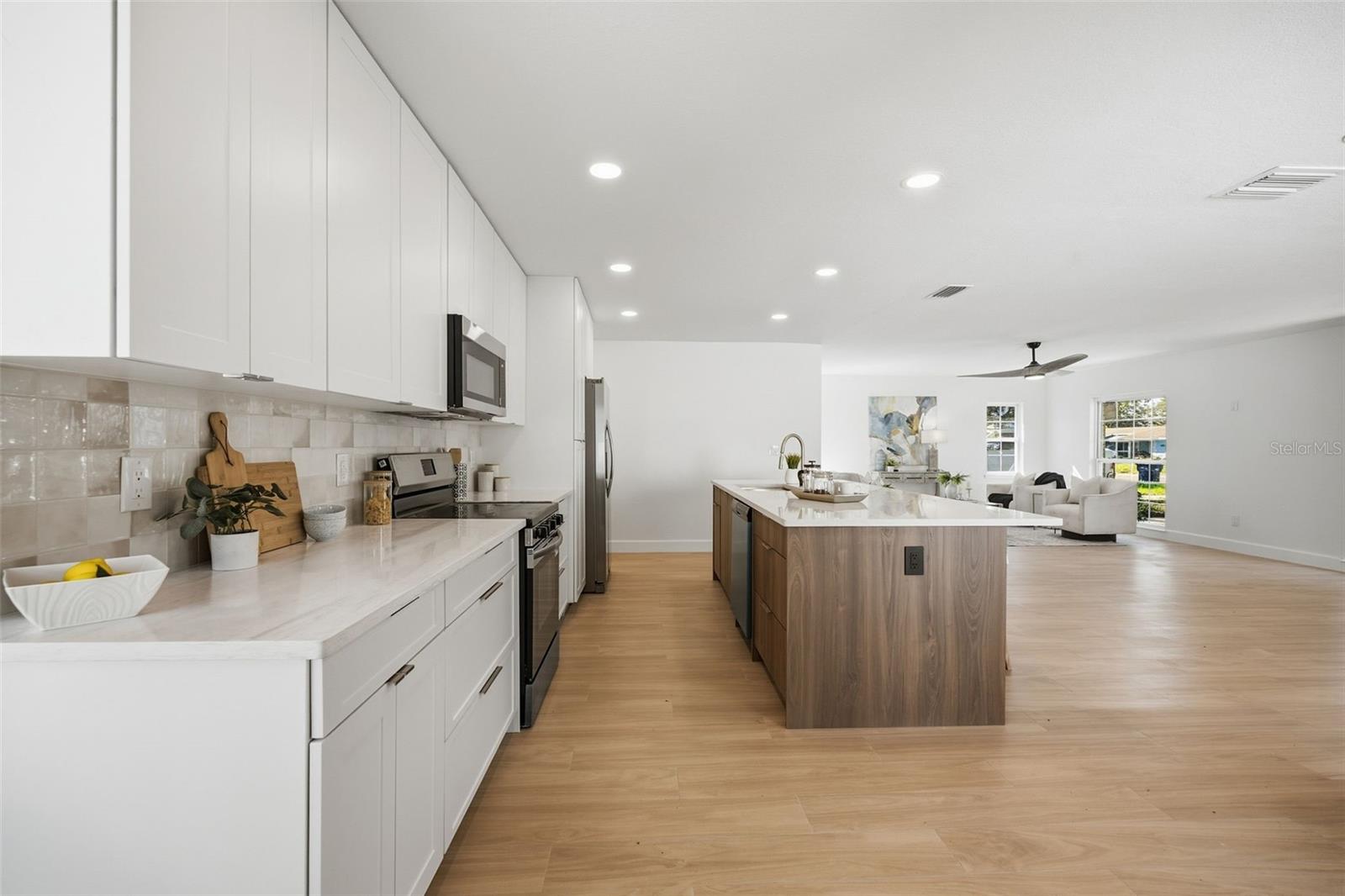 615 E DAVIS BLVD — photo 9