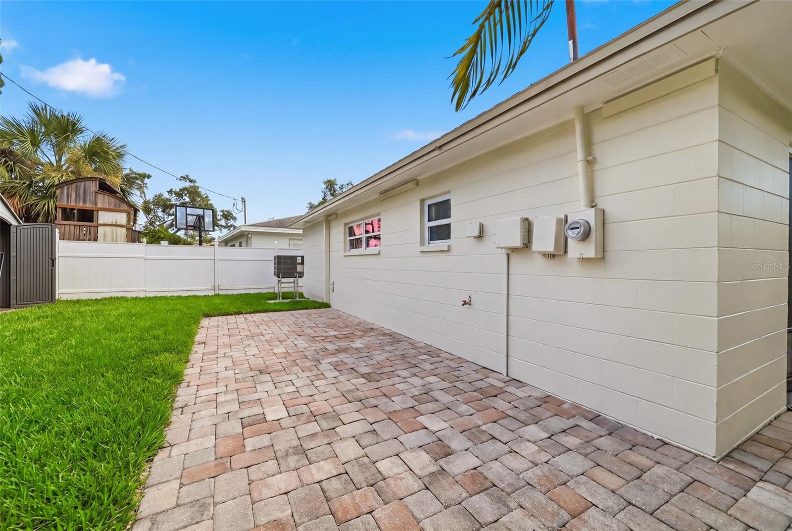 615 E DAVIS BLVD — photo 33