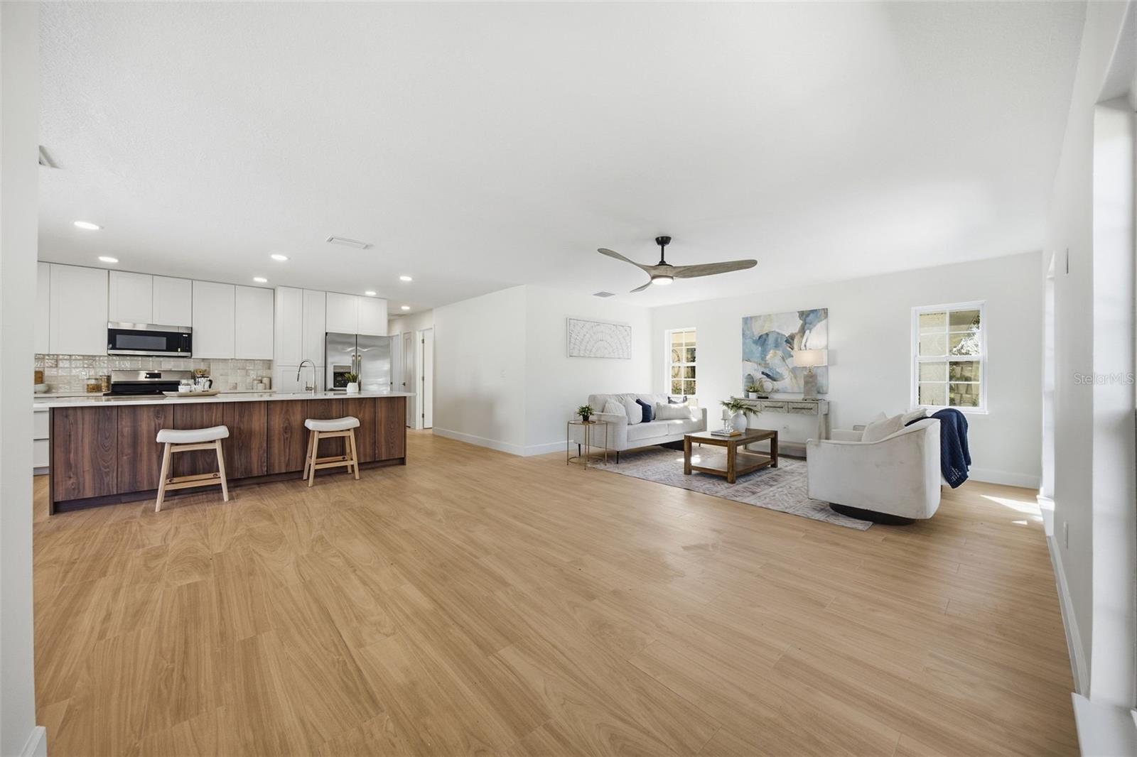 615 E DAVIS BLVD — photo 3