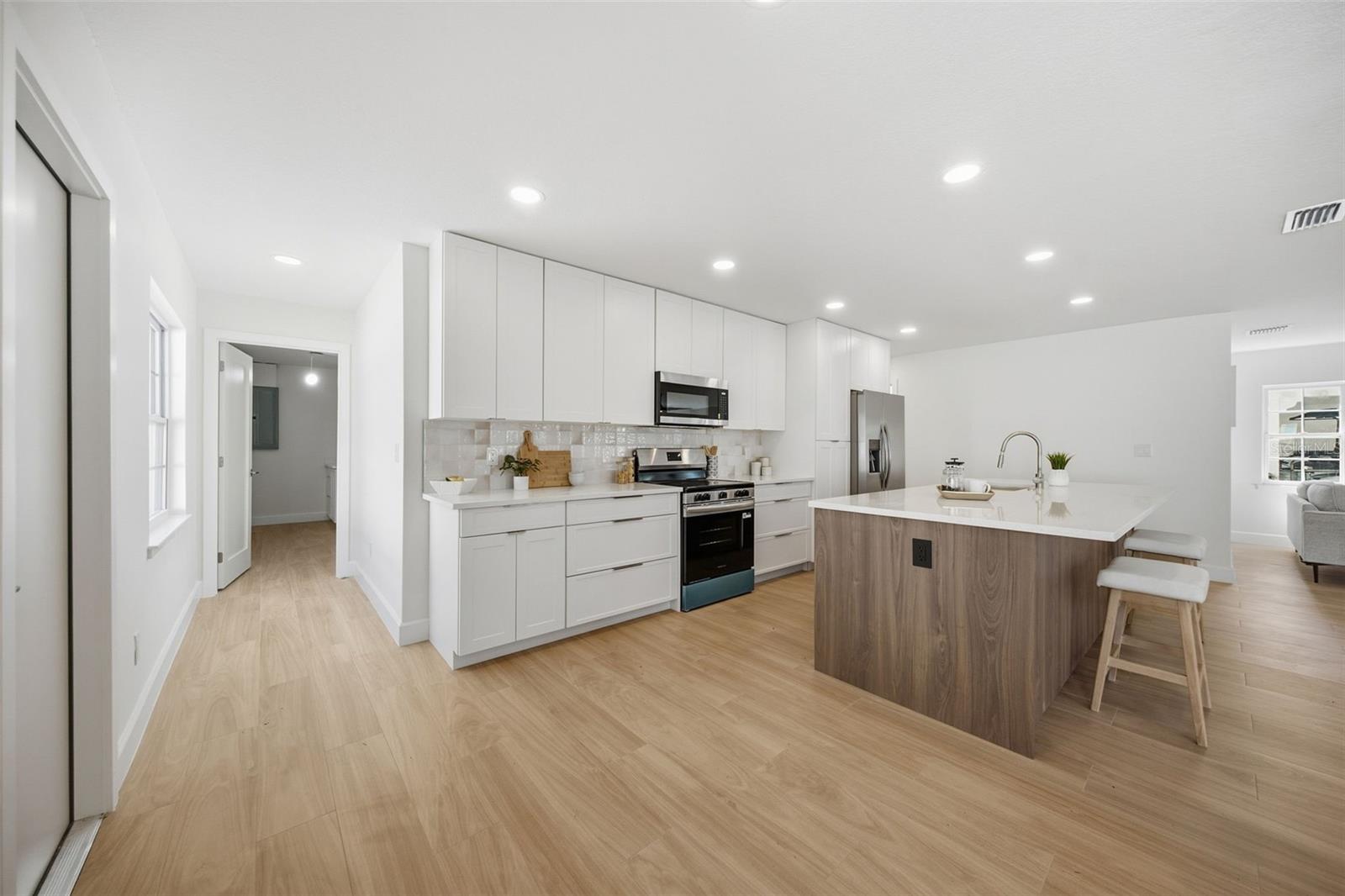 615 E DAVIS BLVD — photo 10