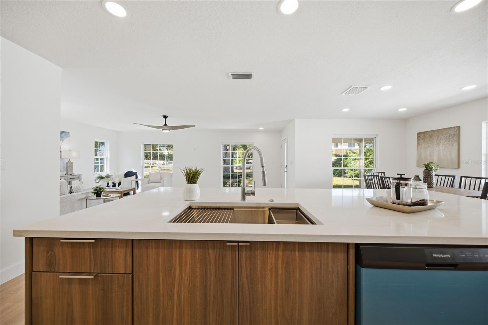 615 E DAVIS BLVD — photo 11